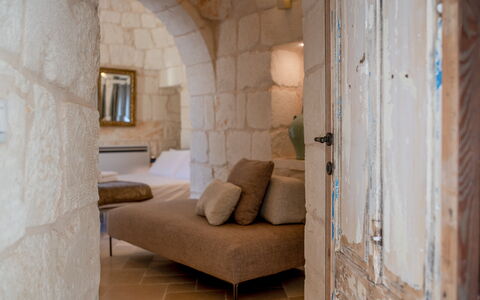 Trullo Brenda: Wall, Stone Wall, Bedroom, Bed