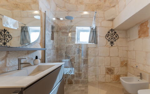 Trullo Brenda: Wall, Flooring, Plumbing Fixture, Floor, Interior Design, Tile, Bathroom, Ceiling, Tap, Sink