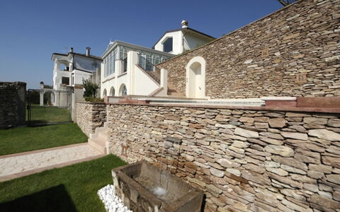 Villa le Selve: Stone Wall, Brick, Flagstone, Estate, Villa, Balcony