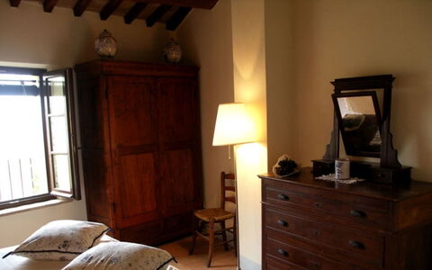 Borgo di Fighine: Furniture, Bed, Bedroom, Interior Design, Wood, Flooring, Bed Sheet, Bedding, Floor, Room