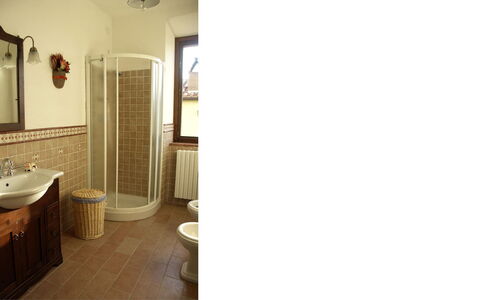 Podere dei Limoni: Flooring, Interior Design, Floor, Wood, Plumbing Fixture, Lighting, Plumbing, Room, Bathroom Sink, Bathroom