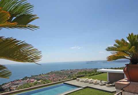 Villa Garda: Sea, Coastal And Oceanic Landforms, Residential Area, Coast, Ocean, Resort, Estate, Eco Hotel, Resort Town, Swimming Pool