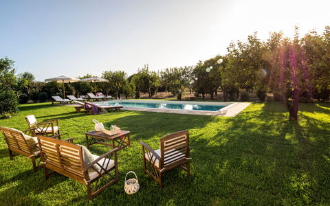 Villa del Sirio: Garden, Outdoor Furniture, Lawn, Leisure, Landscaping, Resort, Shade, Park, Estate, Swimming Pool