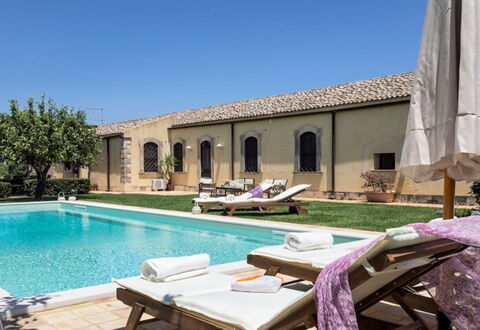 Villa del Sirio: Hacienda, Courtyard, Estate, Resort, Swimming Pool, Hotel, Villa, Houseplant, Flowerpot