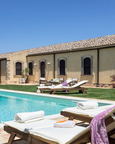 Villa del Sirio: Hacienda, Courtyard, Estate, Resort, Swimming Pool, Hotel, Villa, Houseplant, Flowerpot