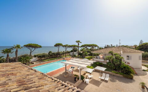 Villa delle Palme: Sea, Coast, Residential Area, Coastal And Oceanic Landforms, Ocean, Resort, Estate, Shore, Bay, Suburb