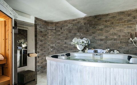 Villa della Laguna: Bathtub, Plumbing Fixture, Interior Design, Flooring, Bathroom, Floor, Tap, Plumbing, Ceiling, Lighting