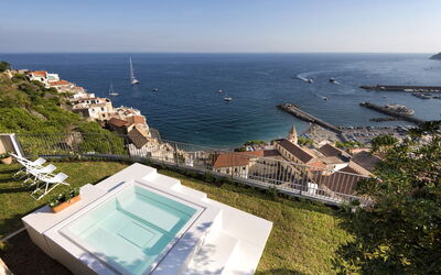 Villa Limoncello: Water, Sea, Coast, Coastal And Oceanic Landforms, Resort, Swimming Pool, Ocean, Resort Town, Seaside Resort