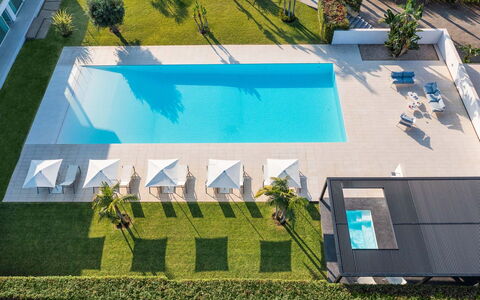 Villa Contemporanea: Swimming Pool, Blue, Resort, Leisure, Outdoor Furniture, Composite Material, Eco Hotel, Hotel, Leisure Centre, Sunlounger