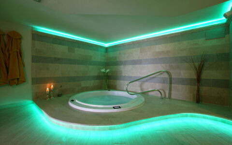 Villa Eline: Interior Design, Flooring, Floor, Ceiling, Resort, Hotel, Design, Bathtub, Swimming Pool