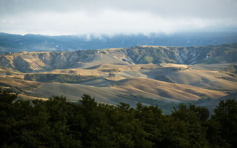 Villa Eline: Mountainous Landforms, Hill, Mountain, Natural Landscape, Highland, Horizon, Ecoregion, Terrain, Landscape, Mountain Range
