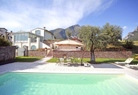Tenuta le Selve: Estate, Swimming Pool, Hacienda, Villa, Resort, Mountain Range, Mansion, Farmhouse, Eco Hotel, Courtyard