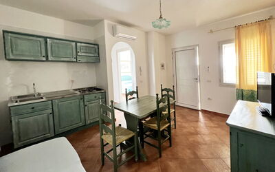 Bilo 4 Roccia Bianca Golfo Orosei: Furniture, Interior Design, Flooring, Floor, Countertop, Ceiling, Kitchen, Room, Table, Lighting