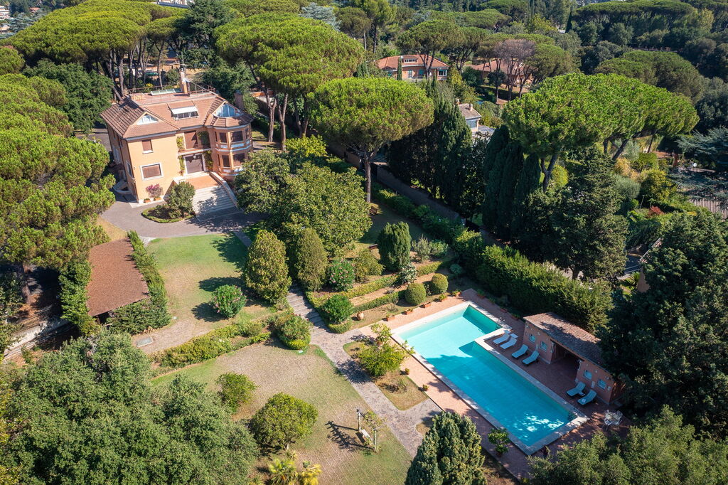 Villa la Gallese: villa that sleeps 12 people in 6 bedrooms, located in ...