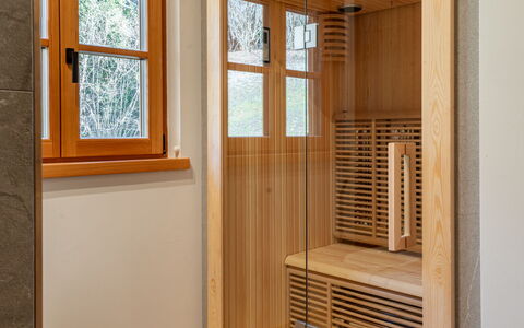 Baita Piciola: Flooring, Wood, Floor, Interior Design, Ceiling, Room, Wood Stain, Wood Flooring, Hardwood, Plumbing