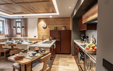 Baita Granda: Furniture, Interior Design, Wood, Kitchen, Flooring, Table, Countertop, Ceiling, Kitchen & Dining Room Table, Chair
