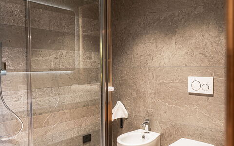 Baita Granda: Bathroom, Flooring, Floor, Plumbing Fixture, Toilet, Wall, Interior Design, Toilet Seat, Plumbing, Tile