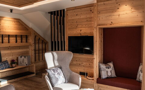 Baita Granda: Furniture, Interior Design, Flooring, Wood, Floor, Ceiling, Living Room, Lighting, Home, Room