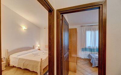 Appartamento Chiglia: Ceiling, Interior Design, Flooring, Floor, Apartment, Room, Bed, Bed Frame, Bedroom, Wood Stain