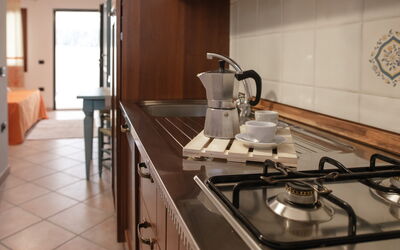 Appartamento Rio: Kitchen, Wood, Countertop, Major Appliance, Kitchen Appliance, Kitchen Sink, Kitchen Stove, Gas Stove, Sink, Wood Stain