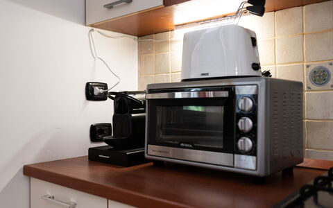La Vista Mare Da Viola: Kitchen Appliance, Home Appliance, Electronic Device, Major Appliance, Small Appliance, Countertop, Kitchen, Microwave Oven