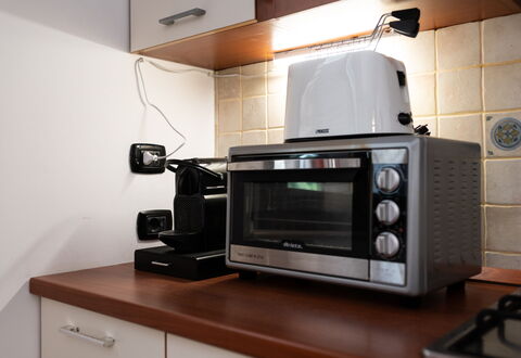 La Vista Mare Da Viola: Kitchen Appliance, Home Appliance, Electronic Device, Major Appliance, Small Appliance, Countertop, Kitchen, Microwave Oven