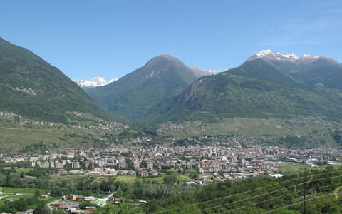 Guarnelle House 1: Mountain, Mountainous Landforms, Hill, Mountain Range, Highland, Hill Station, Landscape, Valley, Ridge, Fell