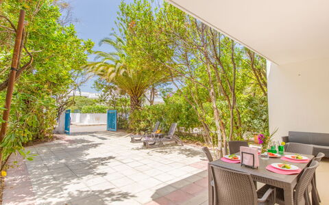 Villa Asami: Shade, Garden, Landscaping, Eco Hotel, Tropics, Outdoor Furniture, Resort, Walkway