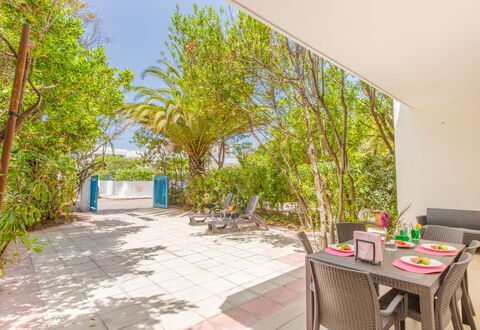 Villa Asami: Shade, Garden, Landscaping, Eco Hotel, Tropics, Outdoor Furniture, Resort, Walkway