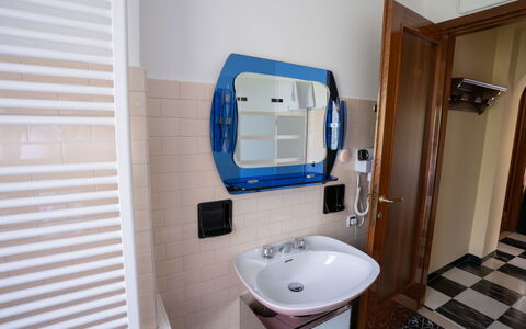 Miralago: Interior Design, Plumbing Fixture, Plumbing, Bathroom Sink, Bathroom, Mirror, Tap, Sink, Tile