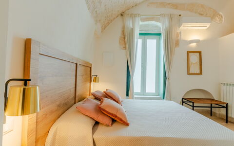 Casa Lea: Wall, Home, Apartment, Bedroom, Linens, Bedding, Bed, Bed Sheet, Bed Frame, Hotel