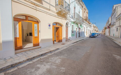 Casa Ettore: Street, Family Car, Sidewalk, City Car, Compact Car, Alley