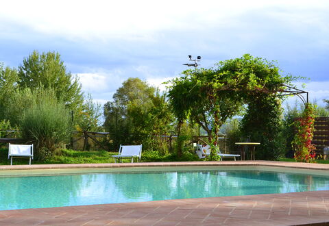 Appartamento Vele, Wifi, Near Perugia: Swimming Pool, Outdoor Furniture, Resort, Garden, Shade, Leisure, Eco Hotel, Landscaping, Backyard