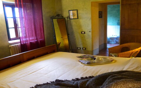 Appartamento Rustico, Wifi, Perugia: Bed, Bedroom, Furniture, Bed Sheet, Interior Design, Bedding, Floor, Flooring, Wood, Linens