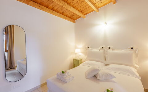 Trullo Quattro Carrini: Resort, Hotel, Swimming Pool, Eco Hotel, Boutique Hotel, Houseplant, Villa, Penthouse Apartment