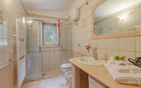 Trullo Quattro Carrini: Interior Design, Plumbing Fixture, Flooring, Bathroom Sink, Floor, Bathroom, Sink, Tap, Plumbing, Ceiling