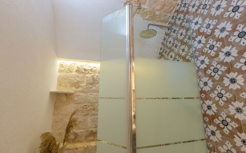 Lamia Del Vespro: Wall, Flooring, Floor, Plumbing Fixture, Interior Design, Tile, Bathroom, Plumbing, Ceiling, Room