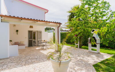 Accommodation:&nbsp;Apulia Savasana House