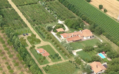 Silea Apartments, Pool, Garden, Treviso: Residential Area, Bird'S-Eye View, House, Landscape, Aerial Photography, Plain, Plantation, Roof, Land Lot, Rural Area