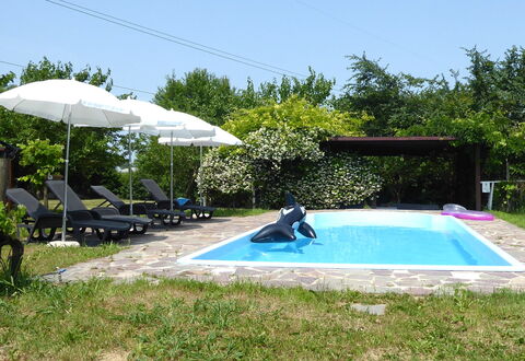 Silea Apartments, Pool, Garden, Treviso: Swimming Pool, Outdoor Furniture, Umbrella, Resort, Leisure, Furniture, Shade, Sunlounger, Eco Hotel, Chair