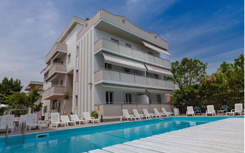 Marconi Seaside Residence, Pool, Wifi, Abruzzo: Apartment, Condominium, Balcony, Hotel, Villa