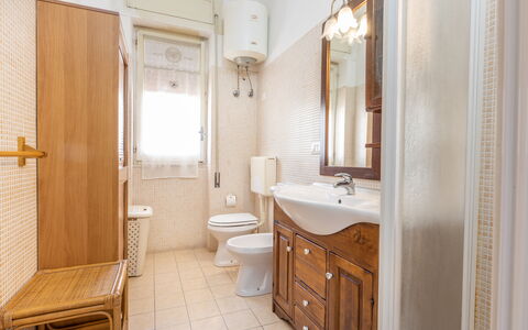 Vico Apartment Balcony, Gallipoli: Flooring, Bathroom Sink, Floor, Plumbing Fixture, Interior Design, Wood, Bathroom, Sink, Bathroom Cabinet, Mirror