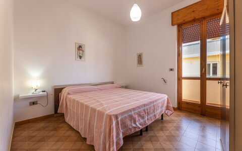 Giovanni Apartment In Gallipoli, Ac, Seaside: Interior Design, Wood, Floor, Ceiling, Room, Flooring, Bedroom, Bed, Bed Sheet, Apartment