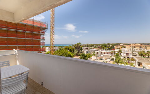 Sea View Apartment, Ac Gallipoli: Apartment, Balcony, Shade, Hotel
