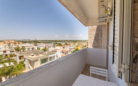 Sea View Apartment, Ac Gallipoli: Apartment, Balcony, Daylighting
