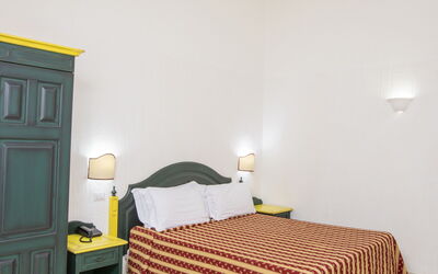 Accommodation:&nbsp;Golden Apartment, Ac, Wifi