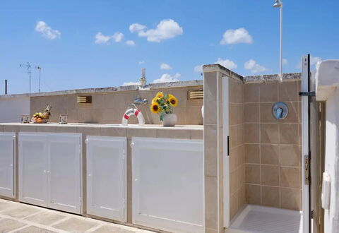 Panoramic Terrace Apartment Porto Cesareo: Composite Material, Tile, Plumbing Fixture, Swimming Pool
