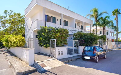 Casa Torre Dell'orso, Ac, Wifi: Building, Residential Area, Urban Area, Apartment, Neighbourhood, Architecture, Town, Urban Design, Home, Mixed-Use