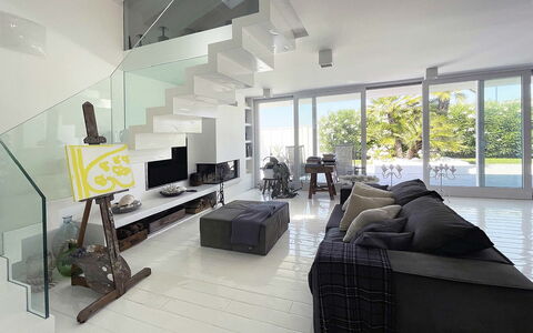 Villa Rosa Del Mare: Interior Design, Furniture, Flooring, Floor, Couch, Ceiling, Living Room, Home, Table, Apartment