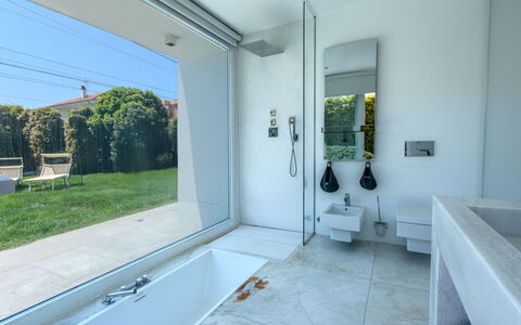 Villa Rosa Del Mare: Flooring, Plumbing Fixture, Interior Design, Floor, Bathroom, Composite Material, Plumbing, Tap, Tile, Bathtub